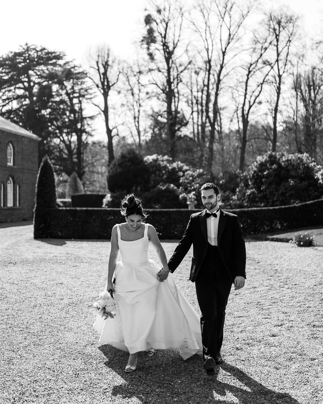 There’s something effortlessly elegant about a summer wedding at Norwood Park.The golden light, the historic charm, the quiet luxury in every corner — it’s the kind of setting that elevates your day from beautiful to unforgettable.For couples investing in a wedding that’s as refined as it is personal, your story deserves to be captured with the same care and intention. My approach to photography is editorial, natural, and quietly luxurious — designed to reflect the beauty of your celebration without ever feeling staged.If you’re planning a summer wedding with a focus on style, experience, and lasting memories, I’d love to hear more about your vision.Photographer @joelskinglephotography
Venue @norwoodparkestate
Organiser @luxe.workshops
Design, Styling and concept @luxe_byamelia
Dress @theknotbridal @zavanacouture
Veil @rebeccannedesigns
Couple @baharehandsean_model
MUA & Hair Stylist @mb_.artistry
Jewellery- @trulyjewellery#norwoodpark #blacktiewedding #countrysidewedding #ukweddingphotographer #bridalinspiration #editorialweddingphotographer #londonweddingphotographer #chicwedding