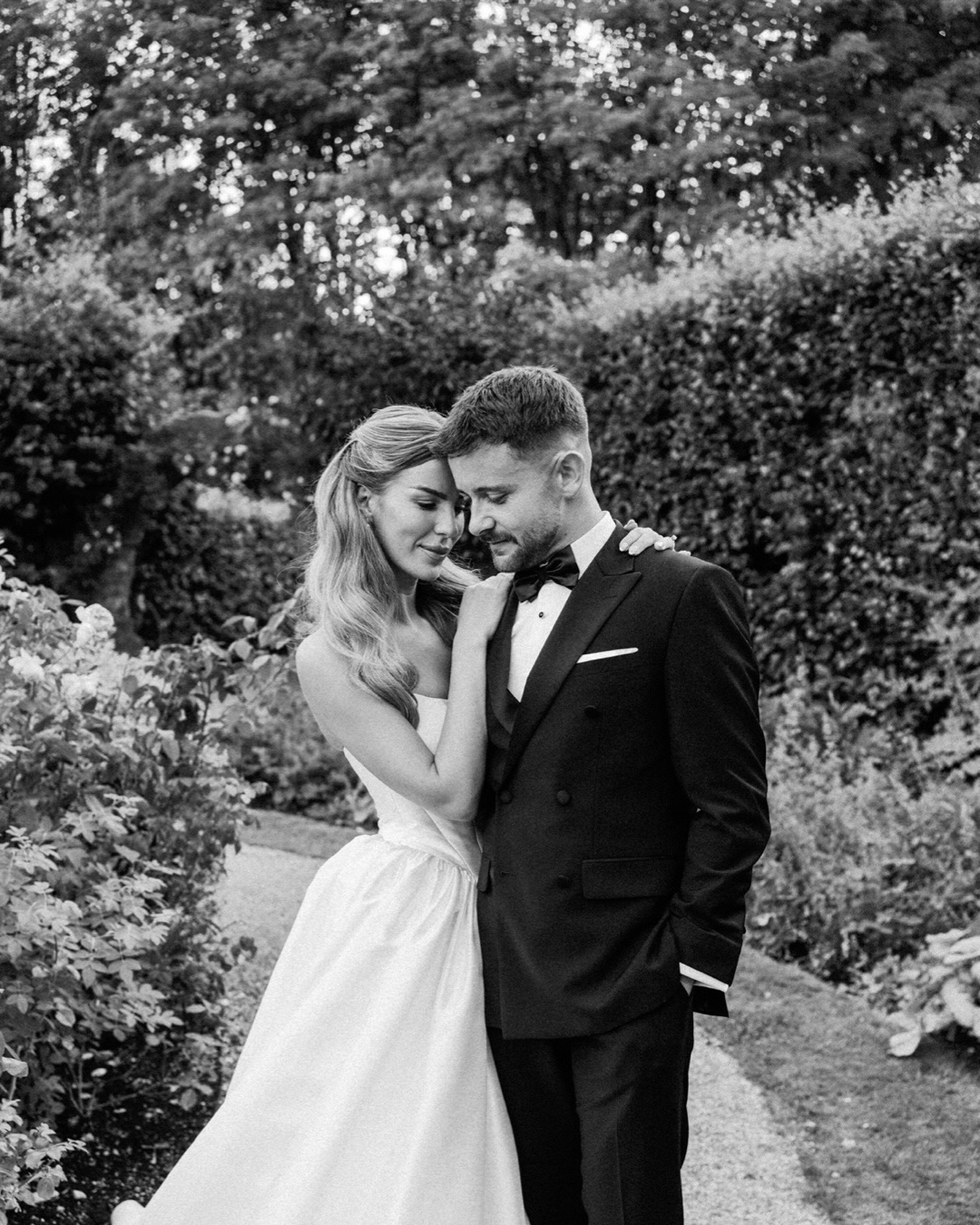Old world romance at Grantley Hall.

A&L, surrounded by the people they love, in one of Yorkshire’s most beautiful country estates. Black tie, Champagne, the prettiest bridal details and an evening spent wandering the gardens in the last of the summer light.

Elegant, romantic and effortlessly personal. Exactly the kind of celebration I love to photograph.

Venue @grantleyhall_ 
Video @newventureweddingfilms 
Dress @perfectbridalrooms 
Designer @kyhabride 
Shoes @gucci
Florals @secretgarden.biz 
Violin @biancablezardviolin 
DJ @jonnyrossmusic
Hair @hairbykelsey_1 
Suit @herbiefrogg
Bride @__anna.anderson 
Groom @liamm.a 

#grantleyhall #thicketpriory #hothamhall #yorkshireweddingphotographer #countrysideweddingphotographer 

Luxury wedding photography at Grantley Hall, North Yorkshire. Blending timeless editorial portraits with natural, documentary-style moments, Joel Skingle Photography captures elegant weddings at Grantley Hall and beautiful countryside estates throughout Yorkshire and the UK.
