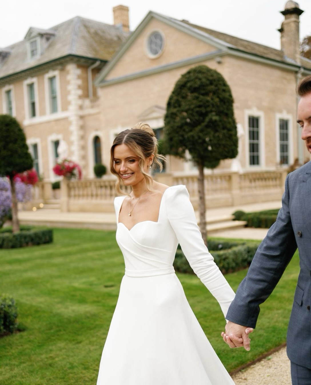 Autumn weddings are such a vibe - especially E&B at Hotham Hall 🍂Candlelight, table lamps, incredible florals and all the character of this gorgeous country house as the evening drew in.Hotham Hall was the perfect backdrop for their celebrations. Relaxed portraits in the grounds surrounded by the changing colours of autumn right through to drinks around the fire pit and the warm glow of the house after dark. Every part of the day had its own atmosphere.Elegant, relaxed and full of personality, with so many brilliant moments in between. Exactly the kind of celebration I love to photograph.E&B, such a pleasure to be part of your day.Florals @bloomandbridal
Styling @bellebijoux_events
Venue @hothamhallestate
Dress @theharrogateweddinglounge
Designer @suzanneneville
Hair @haircreationsbycolette
Cake @bluedoorcakedesign
Shoes @charlottemillsshoes
Stationery @papierweddingsPlanning your own wedding at Hotham Hall or looking for a Yorkshire wedding photographer for 2027? I’d love to hear what you’ve got planned. Get in touch through the link in my bio.#hothamhallwedding #yorkshireweddingphotographer #countryhousewedding #cotswoldsweddingphotographer #editorialweddingphotography