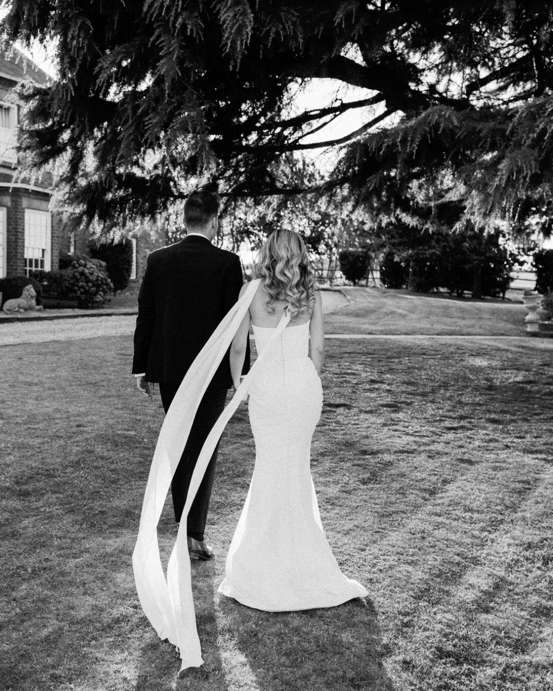 The Stanley’s 🤍Bride @cassiestanley__
Dress @emilybridalwear
Hair @hairbyoliviajames
Venue @swancar_farm_country_house
Video @wewerehere.co.uk
Cake @southwellcakery
Florals @emzflowerboutique
Makeup @sarah_plews_mua
Suits @mossbros
Shoes @charlottemillsshoes
Stationery @wonderweddingstationery
DJ @ibdisco
Violinist @kathrynmastersviolinist
Illustrator @myownillustrator
Photo Booth @capturedbyjandtFor couples planning a countryside estate weddings and natural and looking for authentic, beautiful wedding photography with a relaxed editorial feel#countrysidewedding #editorialweddingphotographer #luxuryweddingphotographer #ukweddingphotographer