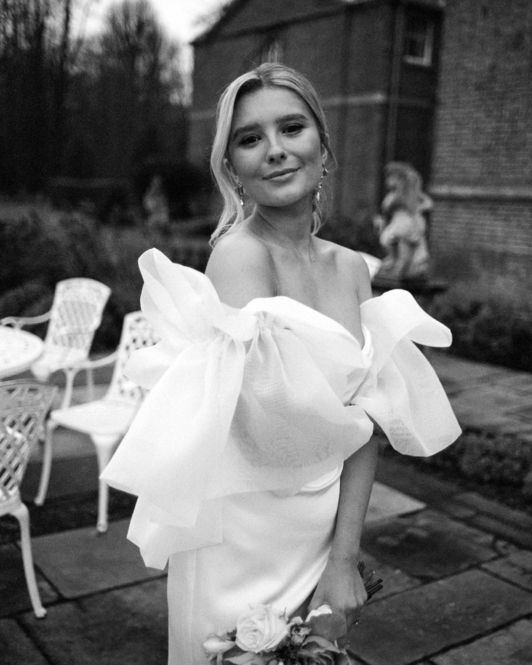 There is an enduring beauty in 35mm film, a quiet depth that speaks of memory, emotion, and time. Each frame holds a tactile truth: soft grain, gentle imperfection, light rendered with soul.At Norwood Park, every moment unfolded like a painting; delicate, fleeting, impossibly romantic. Film allows me to preserve that essence, not just how it looked, but how it felt.For those drawn to authenticity and artistry, to images that linger long after the day has passed, film tells your wedding story with timeless grace.Photographer @joelskinglephotography
Planner @myprettiestworkshops
Florist and Stylist @myprettiesuk
Venue @norwoodparkestate
Bridal shop @chloejanebridalwear
Dress designer @jennyyoonyc
Hair Stylist @hairbytosetti
Menswear @fallenherostore
Stationery @graystarlingstudio
Shoes @jimmychoo
On the day assistant @thedot.digital
Cake @pinkpeppercorncakes
Harpist @stephanieharpist
Content creator BTS @contentbylaurenc
Earrings @maisonsabben
Linen @special_occasion_linen
Model @lucybunnystarkey📷 Captured on 35mm film | Norwood Park Wedding#norwoodpark #londonweddingphotographer #editorialweddingphotographer #filmphotography