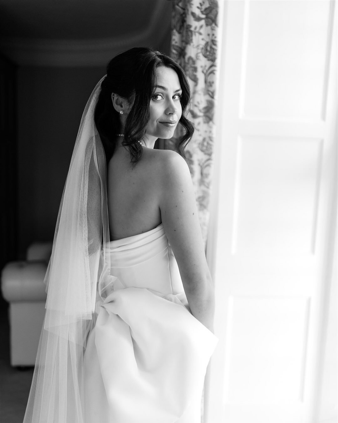Francesca…The most gorgeous morning at Goldsborough Hall, calm & relaxing but full of love and warmth. Beautiful details, lots of time, the perfect wedding prep.Venue @goldsboroughhall @goldsboroughweddings
Dress @feathersandflorence
Designer @andrea_hawkes_bridal
Makeup @emilyrsmithmakeupartist
Hair @hairby_ria
Florals @riverandroseuk
Shoes @zara
Bridesmaids @prettylavishbridal
Suits @charlestyrwhitt
Cake @ggbakes_
Music @leonmarshallmusic
Bride @francescajack_#goldsboroughhall #hawkstonehall #londonweddingphotographer #countrysidewedding #editorialweddingphotographer #somerleyhouse #hothamhall #luxuryweddingvenueBlack Tie wedding reception at Goldsborough Hall
Bridal Prep wedding photography
Natural and romantic wedding photography