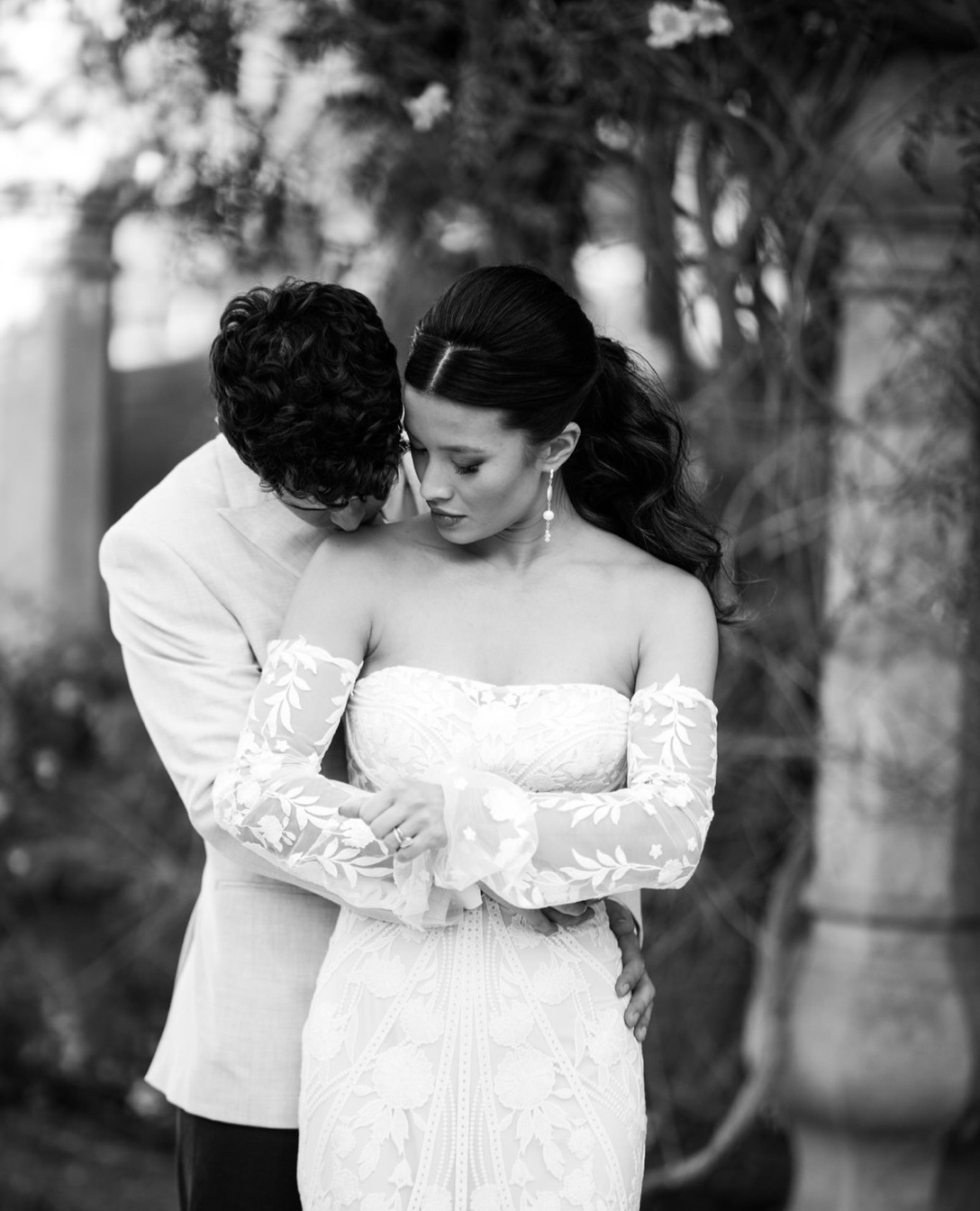 Marrakech; in the last of the light.An interplay of architecture, shadow and quiet intimacy. Sun-warmed stone, fleeting moments and a romance entirely their own.A story told in light, movement and feeling.Venue @palais.namaskar
Dress - Aspen by Rish @rish_bridal @jeanjacksoncouture
Planner @partymaroc_marrakech @laperlevents_marrakech
Hair & Makeup @leighirvinghairandmakeup @sproteam
Stationery @inkandpaper_ldn
Florals @thebloomroom.marrakech
Decor @chabichicmorocco
Furniture @maison.klarabelle
Cake @artsucrebymounia
Host @rebeccacarpenterphotography
Sponsor @aftershootco
Couple @_nomad_couple
Earrings @moon_and_sixpence_Destination Wedding Photographer Luxury European Destination Wedding
Marrakech Wedding Photographer Timeless Destination Wedding Inspiration