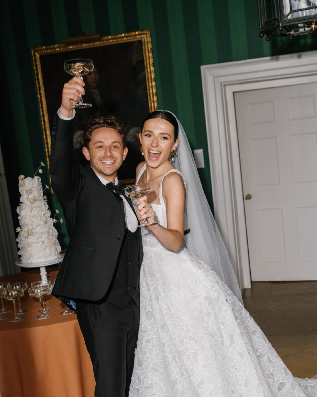 An unforgettable day at Norwood Park ✨ Timeless black-tie elegance, framed by the most exquisite floral details and the grandeur of this historic country house. Every corner of the gardens seemed to bloom in harmony with their love story.From elevated portraits to stolen glances, this wedding was the perfect balance of romance and refinement. A true editorial dream in the heart of Nottinghamshire.#norwoodparkwedding #blacktiewedding #editorialweddingphotographer #luxuryweddingphotographer #norwoodpark elegantwedding romanticwedding blacktiechic weddingchic blacktiewedding@joelskinglephotography
@myprettiestworkshops
@myprettiesuk
@norwoodng25
@chloejanebridalwear
@jennyyoonyc
@hairbytosetti
@fallenherostore
@graystarlingstudio
@jimmychoo
@thedot.digital
@pinkpeppercorncakes
@contentbylaurenc
@wildheartboudoirandboutique
@maisonsabben
@special_occasion_linen
@elliedeacs