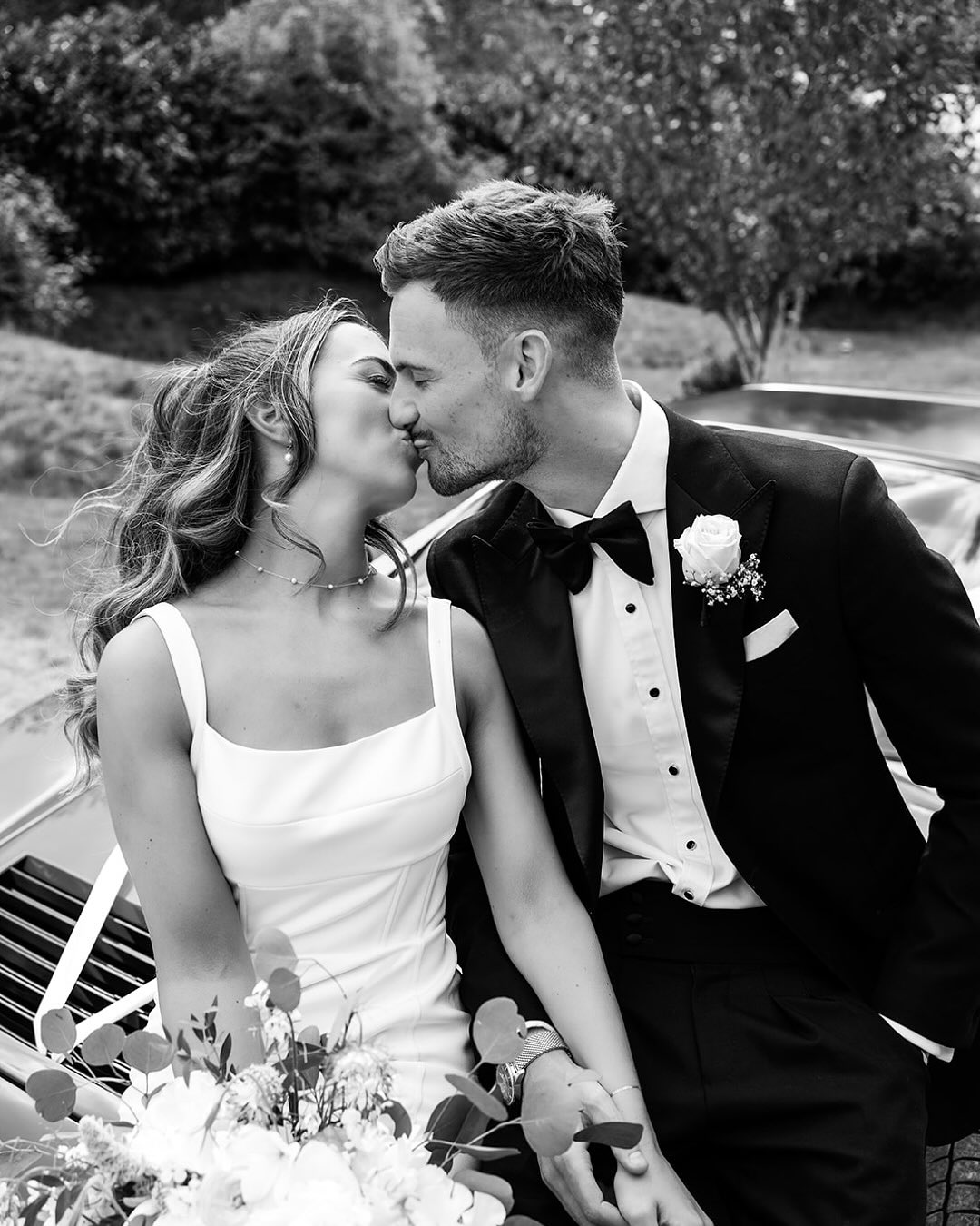There’s a kind of magic that only black and white can hold; soft, honest, and endlessly romantic.These moments at The Carriage Hall weren’t posed or planned… just felt.Real love, absolute fun, in timeless tones 🖤Bride @millie.arbuckle
Groom @jay.arbuckle
Venue @thecarriagehall
Designer @janehillbridal
Dress @theweddinghouseofficial_
Bridesmaids @coastfashion
Jewellery @lilyandrooldn
Veil & Hair Slide @richarddesignsbridal
Shoes @charlottemillsshoes
Makeup @makeupbyalexandra.x
Hair @hannahblinkohairstylist
Flowers @elowynweddingflowers
Styling @inspired_hire
Quartet @highlystrung4
Sax @wjl_sax
DJ @twotonedDJUK Wedding Photographer
Editorial Wedding Photography
Destination Wedding Photographer
London Wedding Photographer#blacktiewedding #bridalstyle #editorialweddingphotographer #modernwedding #thecarriagehall