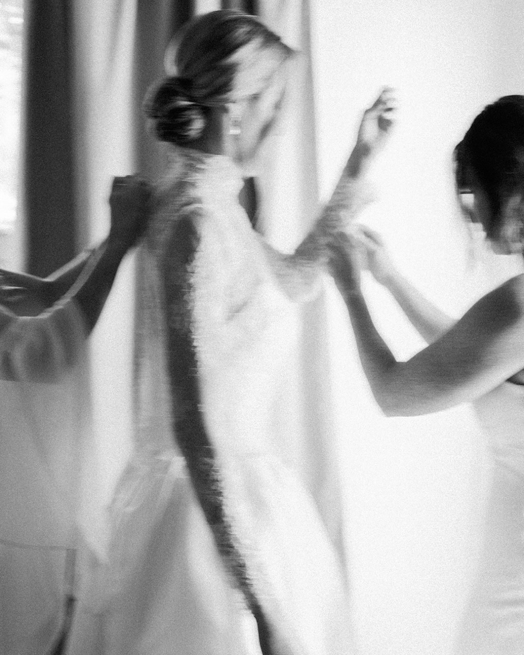 I’m never getting over this day… a few favourite images from the morning of E&D’s wedding 🤍Bride @elizabethjanecek
Groom @dylan_janecek
Venue @anticoborgosanlorenzo
Caterer @jacopo_bando
Dress @readyorknot
Designer @jennyyoonyc
Groom’s Suit @josabank
Violin @musicalviolinoweddingtuscany
Hair & Makeup @saradinardomakeup
DJ Leon @djzanoitaly
Cake @le.chiacchiere.di.lu#blacktiewedding #tuscanywedding #weddingeditorial #luxuryweddingItaly wedding photographer
Editorial wedding photography in Tuscany
Beautiful Italian villa wedding photos
Authentic, timeless wedding photography