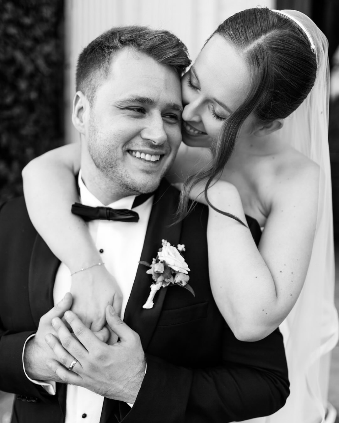 The secret to timeless wedding photos? 👇
Countryside wedding venues were made for love stories that never fade 🤍 L&T celebrated their beautiful wedding day at Goldsborough Hall.With sweeping landscapes, golden hour light, and grand architecture, they frame every moment with natural elegance.From serene gardens to stately manors, these settings turn your wedding album into art. 🌿📸 Would you say yes to a countryside venue for your dream day? ✨Venue @goldsboroughweddings @goldsboroughhall
Dress - Bespoke @suzanneneville
Bridesmaids @prettylavishuk
Shoes @charlottemillsshoes
Suits @mossbros
Makeup @juliajeckellmakeupartist
Hair @hairbytosetti
Flowers @jemmakhanstudio
Cake @the_cheesecake_guy_york
Styling and Stationery @soireestudiouk
Harpist @stephanieharpist
Band @libertysoulband
Bride & Groom @couple_in_thepeaks#countrysidewedding #elegantweddingphotography #timelesswedding #luxuryweddingvenue #weddingphotography #weddinginspoUK Wedding Photographer
Black Tie Wedding
Editorial Wedding Photographer
Countryside Wedding Photography