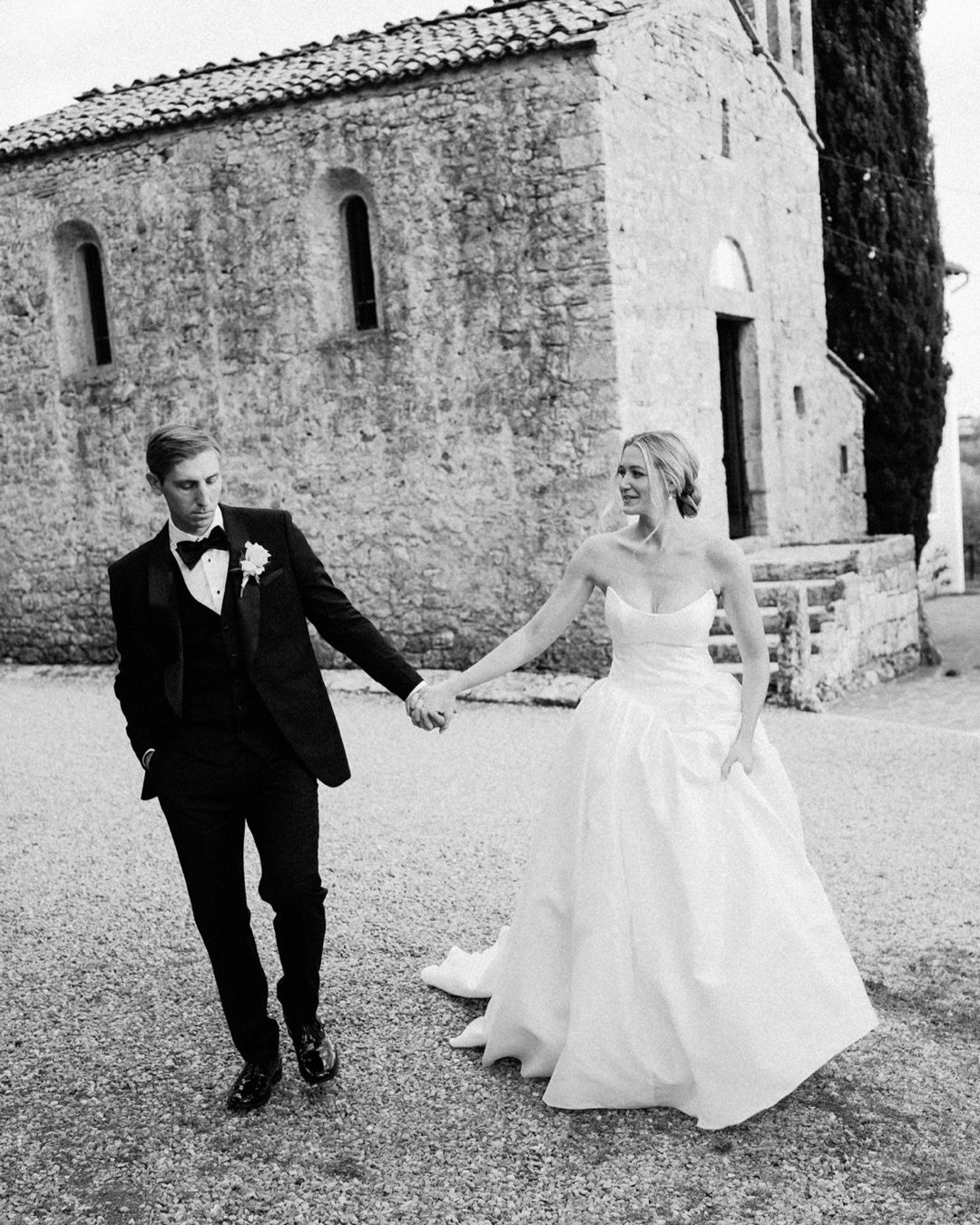 Black tie, sculptural bridal fashion, sun-drenched portraits and dinner beneath the Italian sky.Refined details alongside the kind of moments that stay with you always.Spending these days with E&D for their wedding celebrations was magical ✨ Impeccable style and absolutely no need to overcomplicate things.Venue @anticoborgosanlorenzo
Caterer @jacopo_bando
Dress @readyorknot
Designer @jennyyoonyc
Groom’s Suit @josabank
Violin @musicalviolinoweddingtuscany
Hair & Makeup @saradinardomakeup
DJ Leon @djzanoitaly
Cake @le.chiacchiere.di.lu
Bride @elizabethjanecek
Groom @dylan_janecekEditorial wedding photography in Tuscany and across Italy, for celebrations that feel as exceptional as they look.